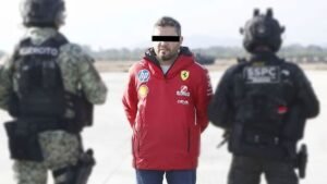 Escándalo en Tequila: alcalde capturado en su casa y colaborador apunta con pistola a marinos